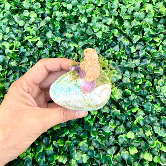 Parrot carving on Blue Caribbean Calcite - Picture 6 of 8